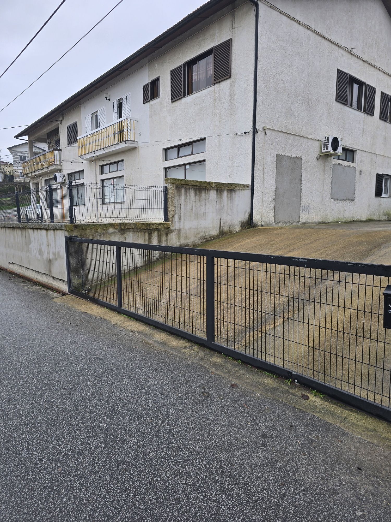 Moradia c/ 3 fracções