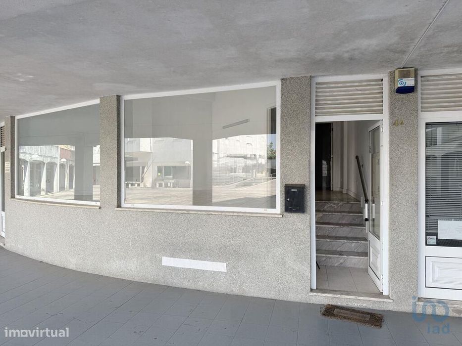 Loja / Estabelecimento Comercial em Oliveira do Bairro de 34,00 m2