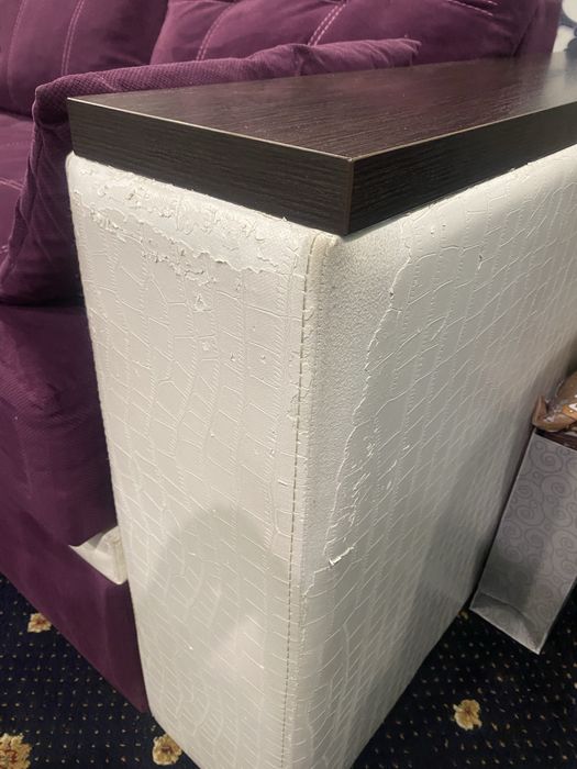 Угловой диван со столом