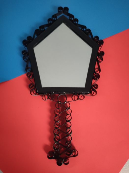 Piękne stare lusterko z rączką metaloplastyka domek