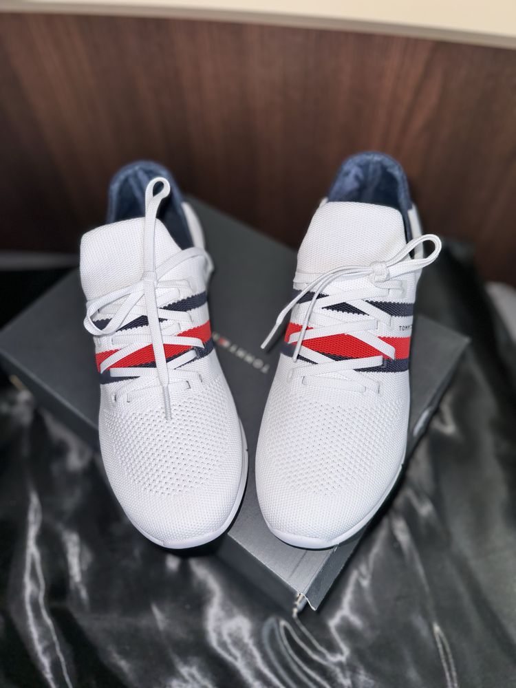 Tommy Hilfiger nowe oryginalne ultra lekkie buty sportowe 41