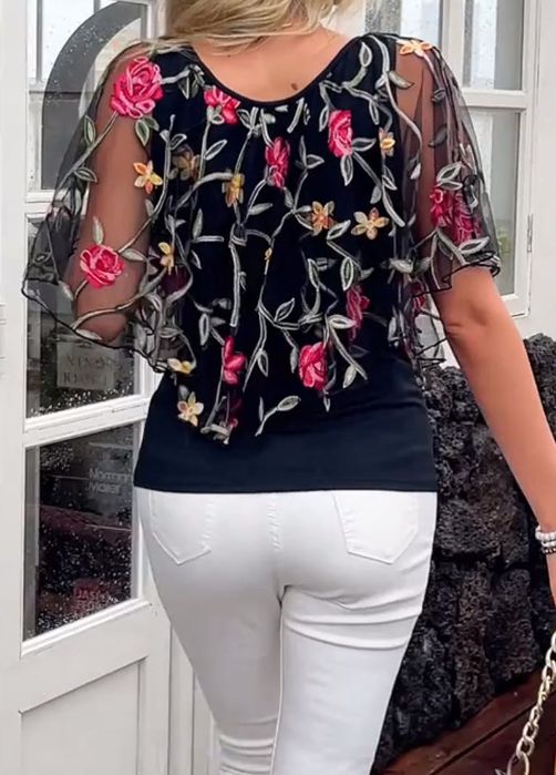 Жіноча елегантна футболка