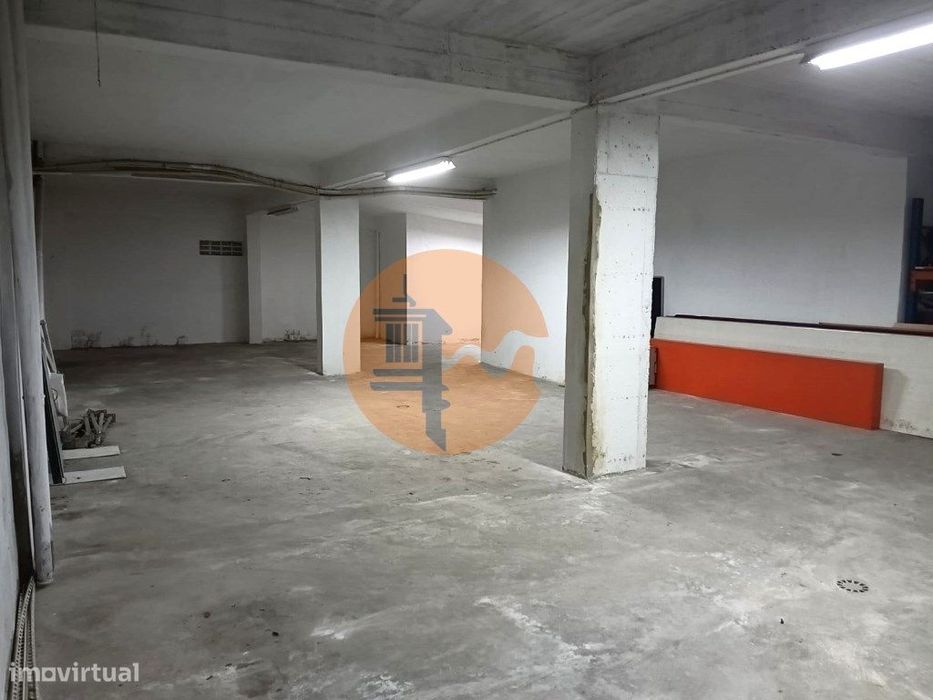 Espaçosa Garagem em Conceição de Tavira