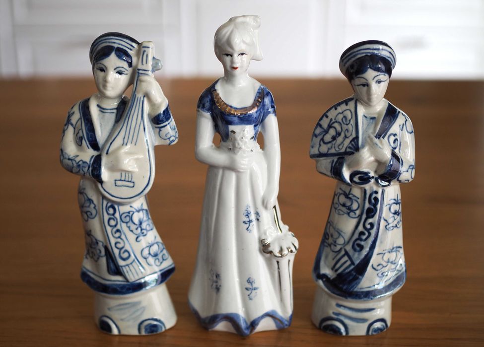 Figurki porcelanowe, trzy sztuki
