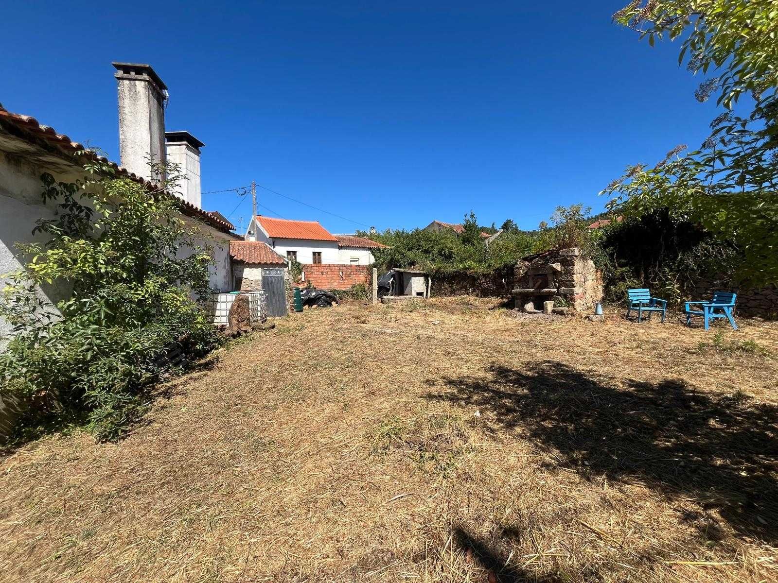 Casa com terreno no centro de Lourosa, Oliveira do hospital.