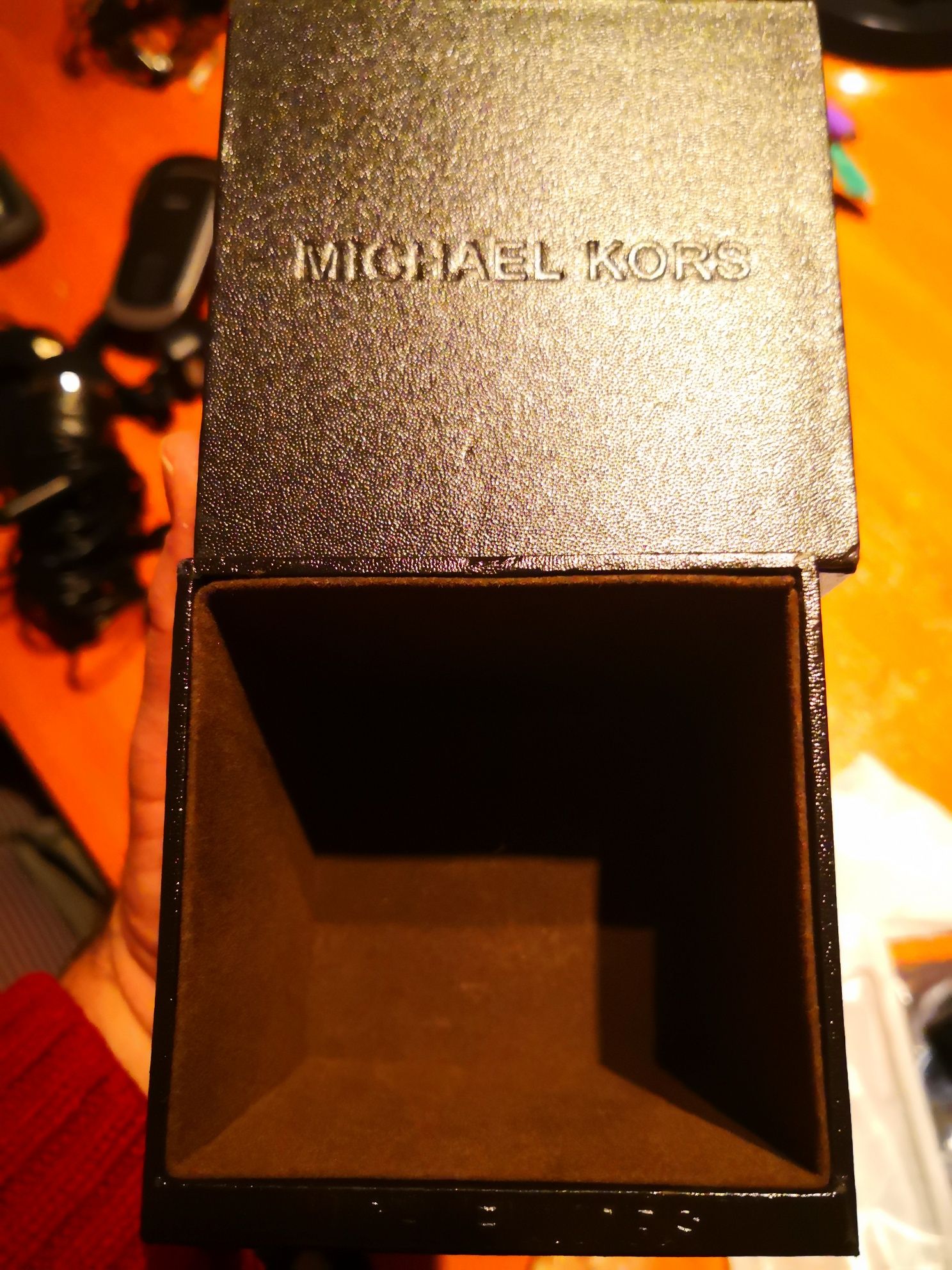 Guarda jóias Michael Kors como novo