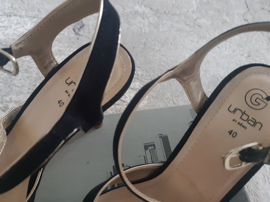 Czarne sandałki wkładka 25 cm