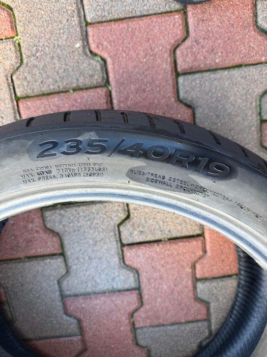 HANKOOK 235/40/19 2шт