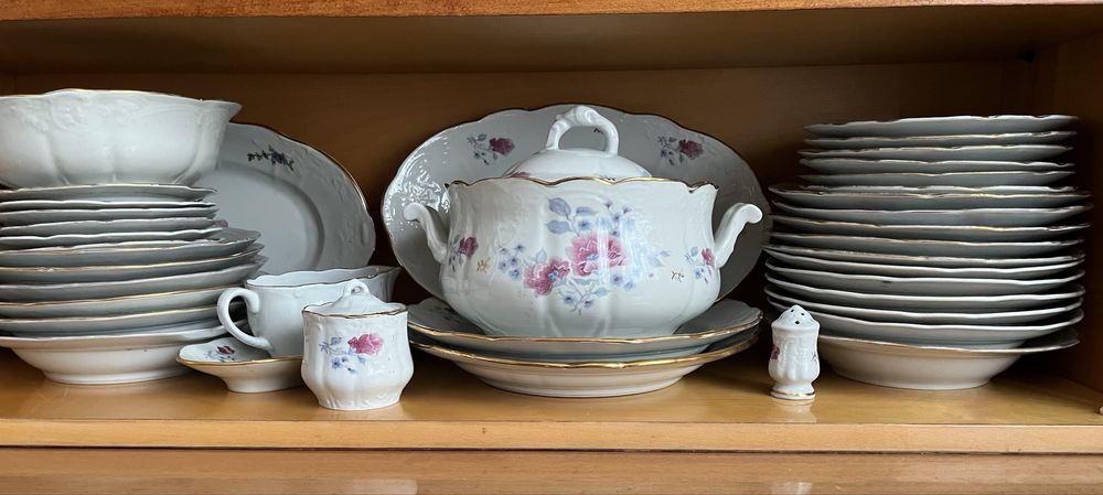 Продаю сервиз столовый на 6 персон