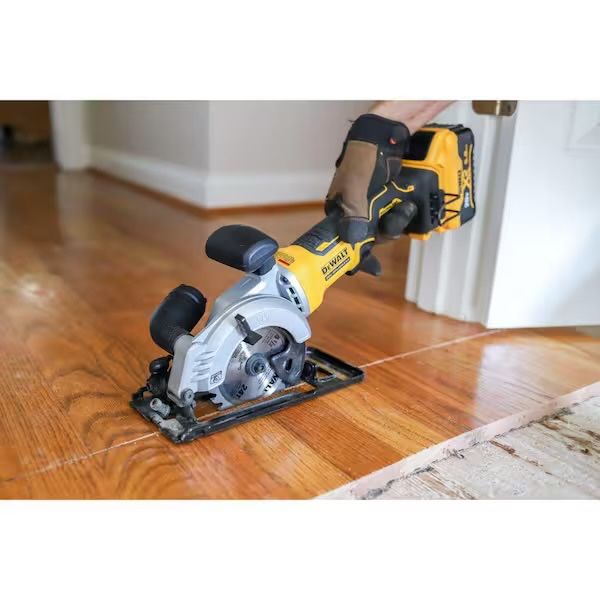 Дискова пила Dewalt dcs571