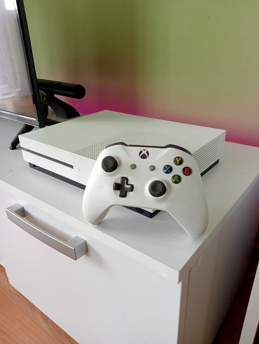 Xbox one s 512gb + gry