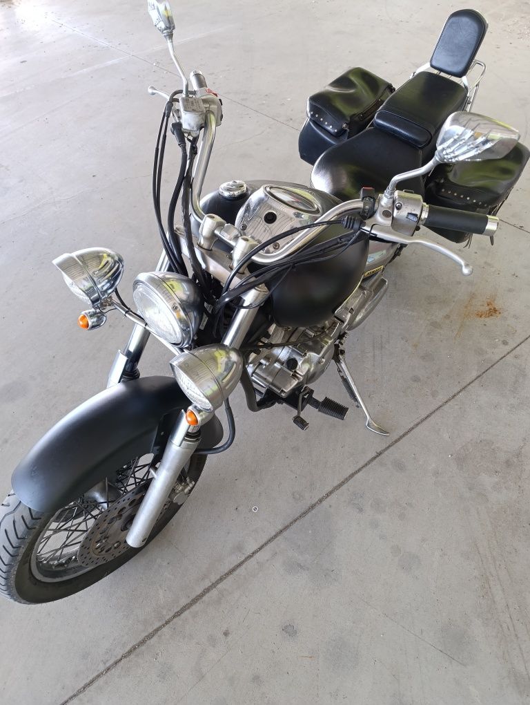 Moto clássica Yamaha Dragstar 1100 pouco usada, clássica, 35 mil km