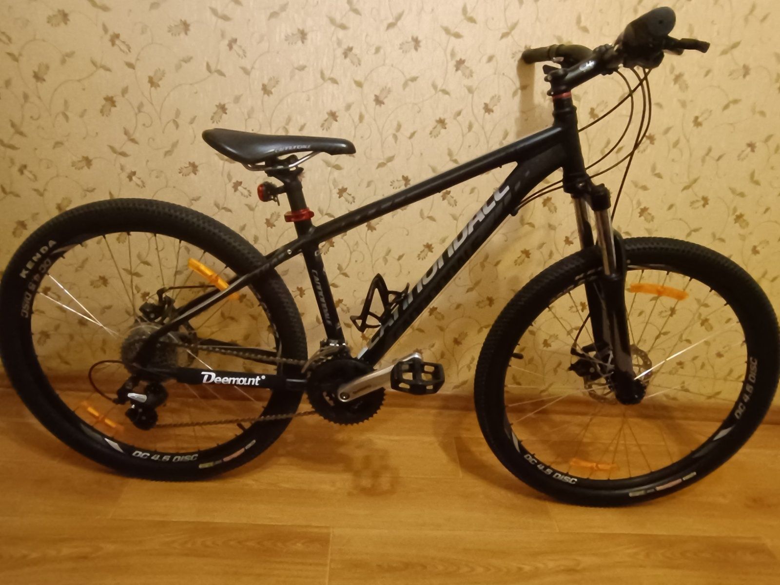 Велосипед CANNONDALE  , колеса 26",как новый