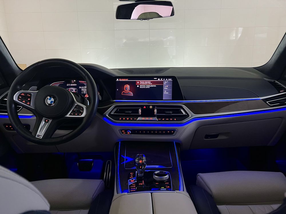 BMW X7 M50I, 530 л.с.