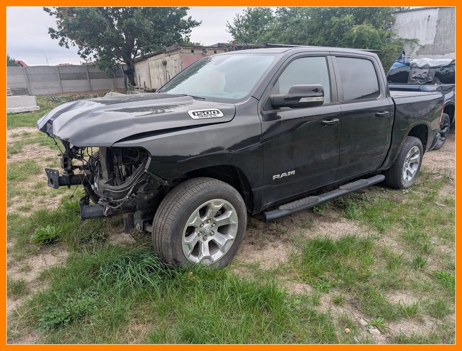 RAM 1500 RAM 1500 5.7 Hemi lekko uszkodzony, jeździ, poduszki całe, w Polsce