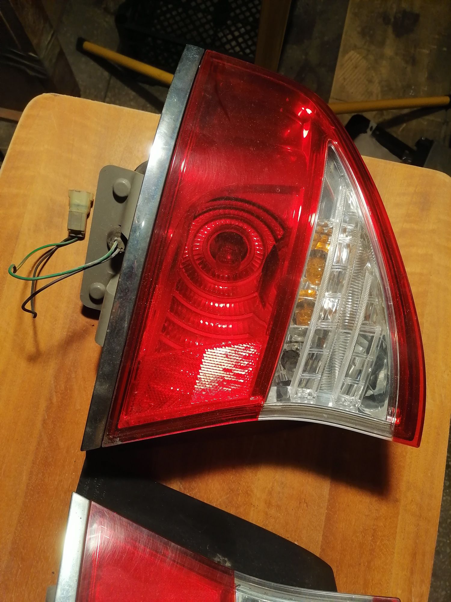 Lampy tył subaru Legacy IV