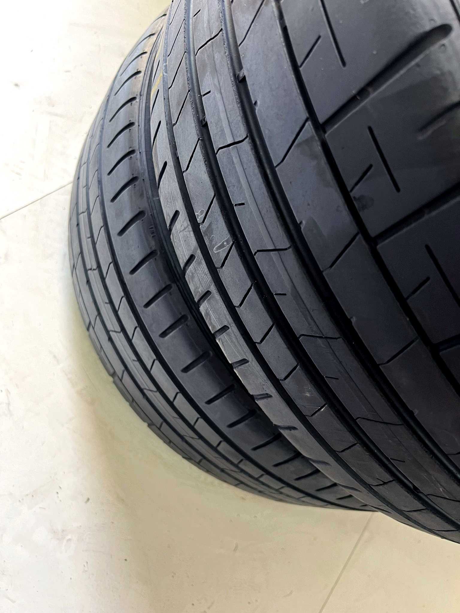 Pneus Pirelli Pzero PZ4 - 235/35/19 - Excelentes