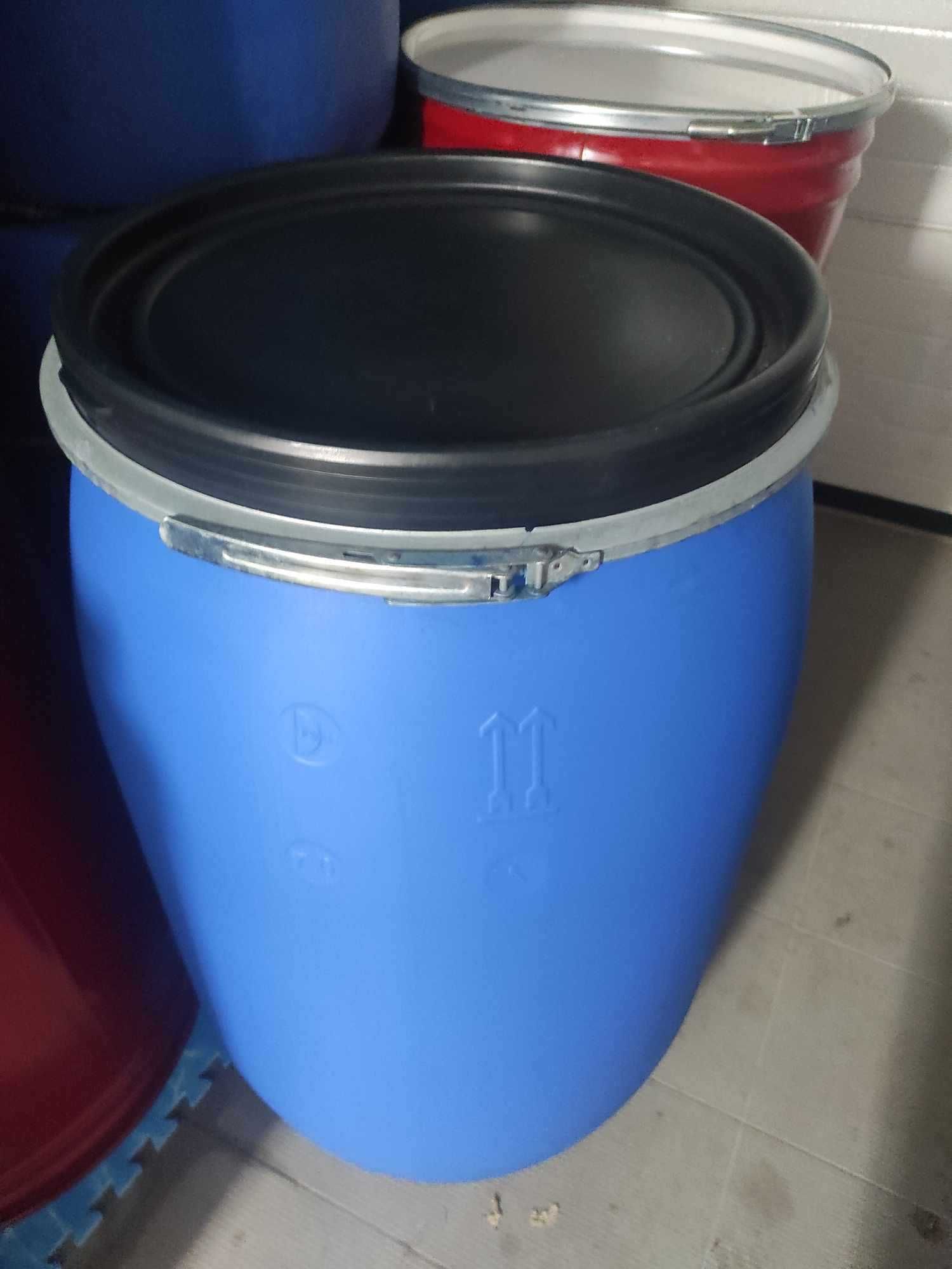 Bidons diversos  ferro ou plástico