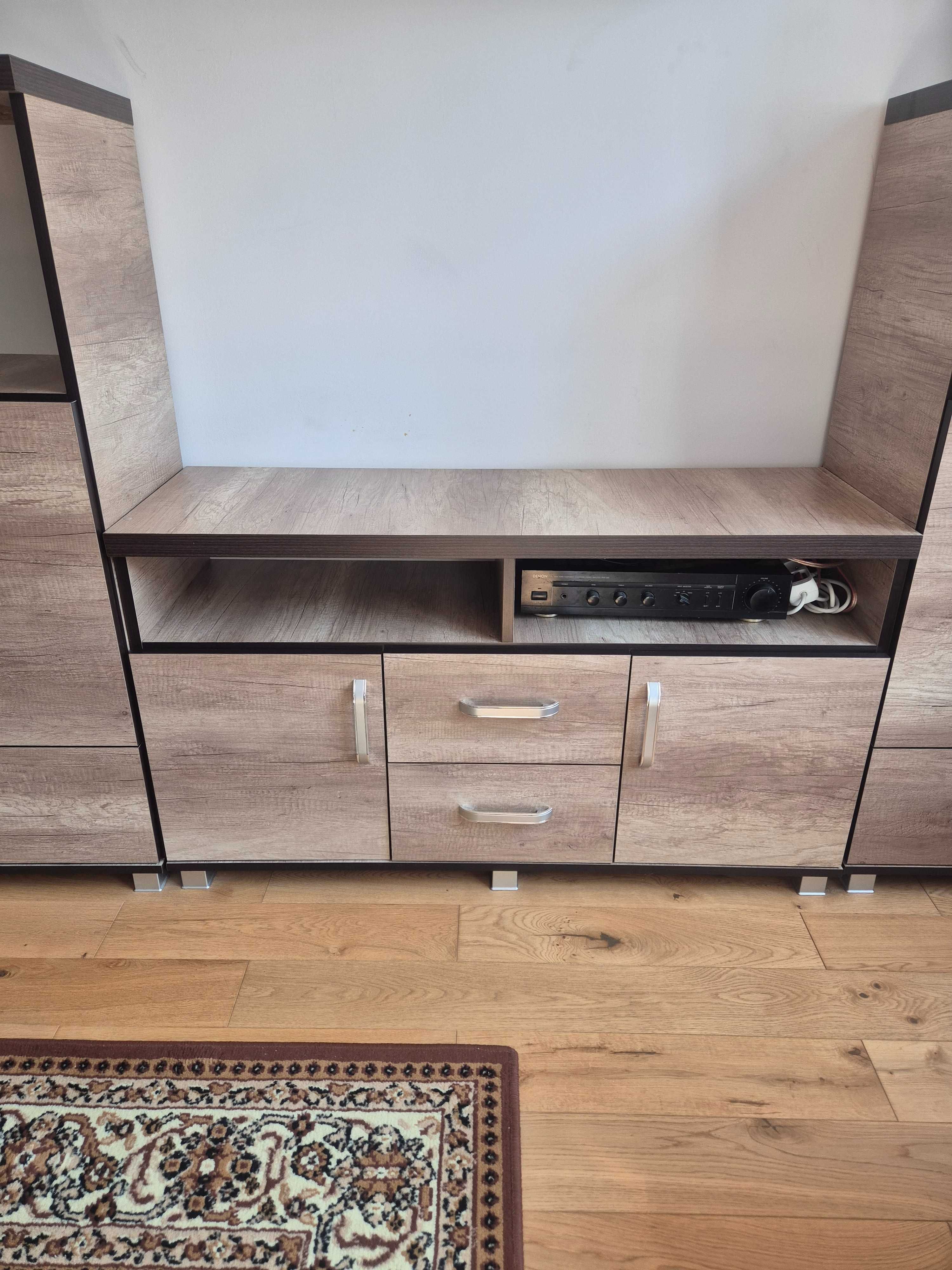 Szafka pod tv, stan idealny, do kompletu, 120 cm x 68,3 cm x 40,5 cm.