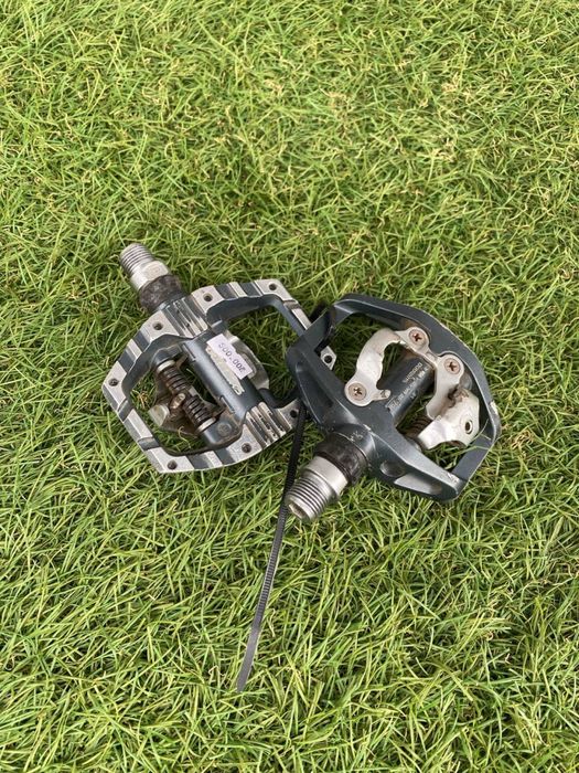 Велосипедні педалі SHIMANO