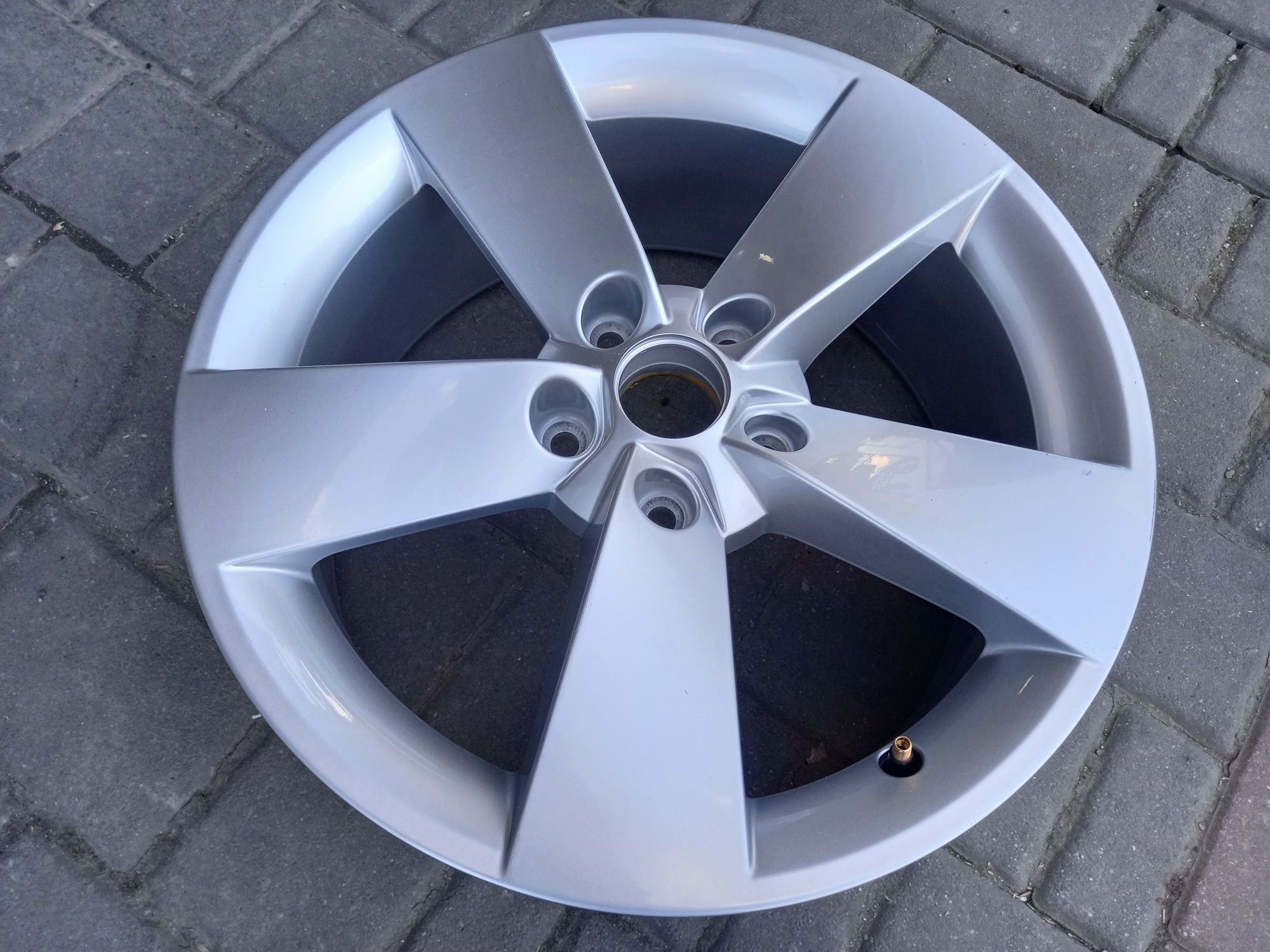 Felga Skoda 5x112 7J 17 ET 45 1 sztuka