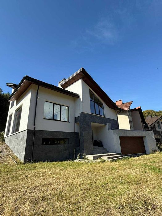 Продаж розкішного  будинку в Брюховичах з завершеним ремонтом