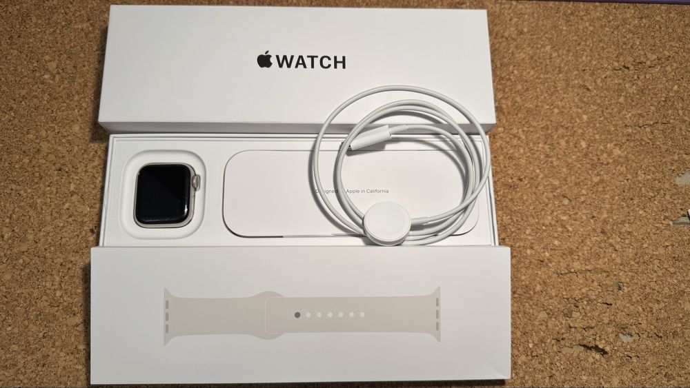 Apple Watch SE (GPS + Cellular)