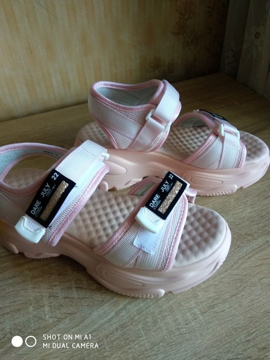 Босоножки  новые