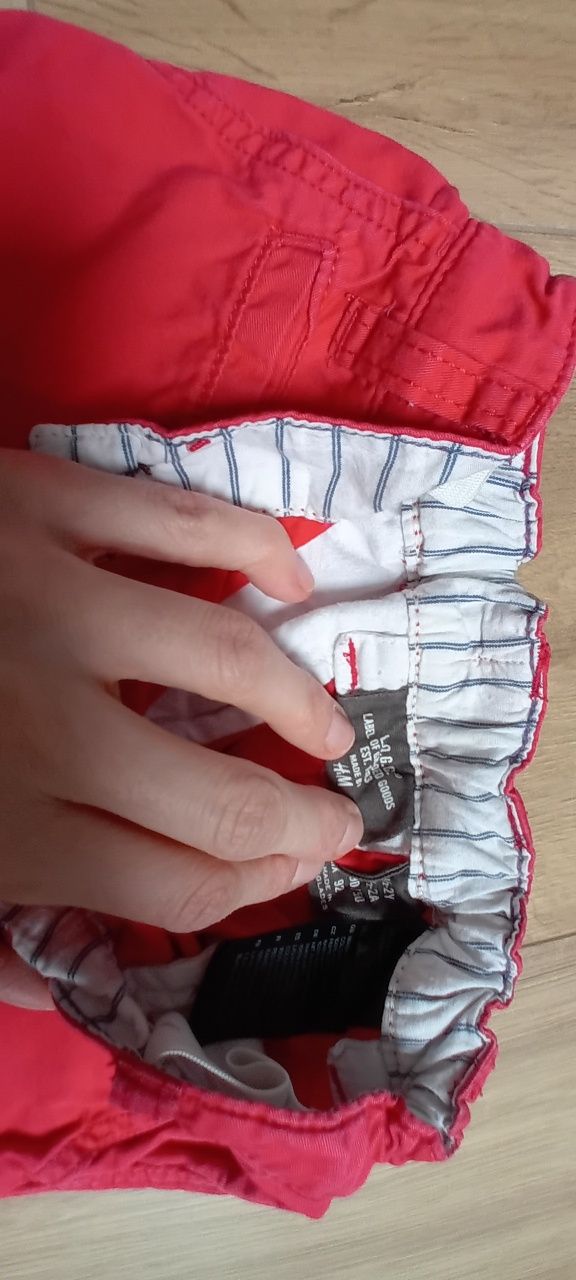 HM spodnie chłopięce, czerwone, rozmiar 92.