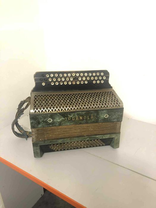 Akordeon Organola w zielonej obudowie