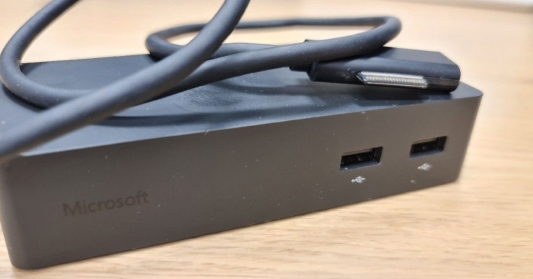 Microsoft Surface 1661 Stacja dokująca komplet z zasilaczem 1749