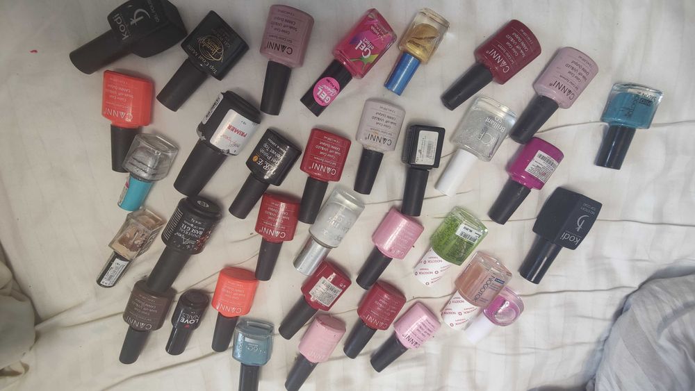 Цена за Подборку из 35 Флаконов Лаков для Ногтей Брендовых Не старых