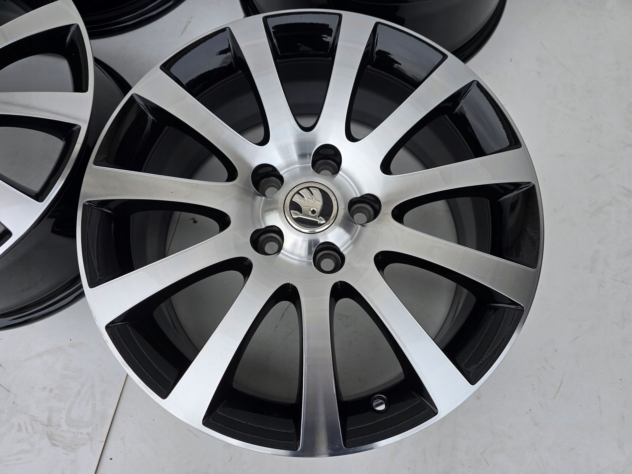 Skoda Superb ii Octavia ii Iii iv Yeti Karoq 5x112 17'' ET45 4X