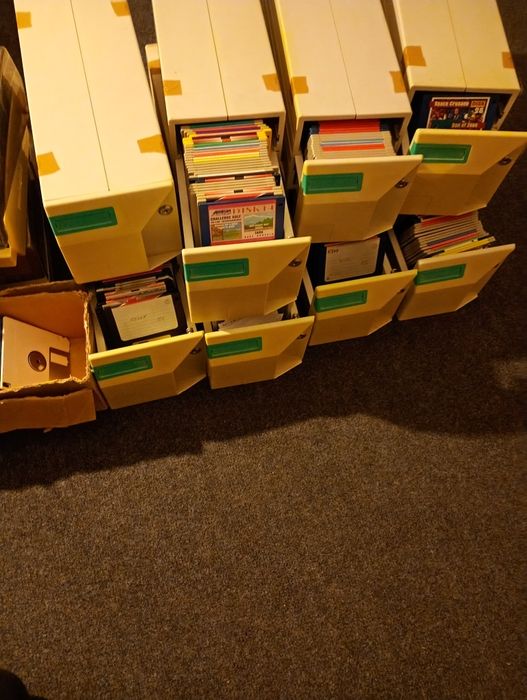 Dyskietki programy gry jest ponad 900 sztuk