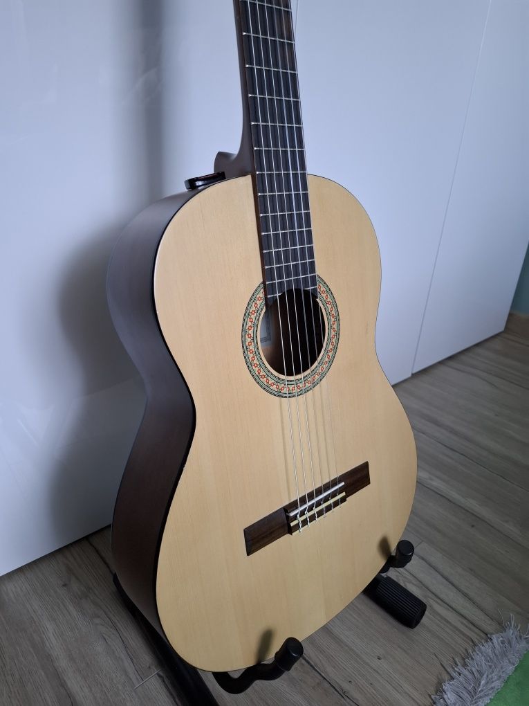 Sprzedam gitara klasyczna yamaha