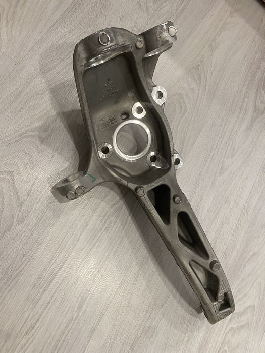 ,Кулак поворотный Tesla Y тесла 3 правий лівий