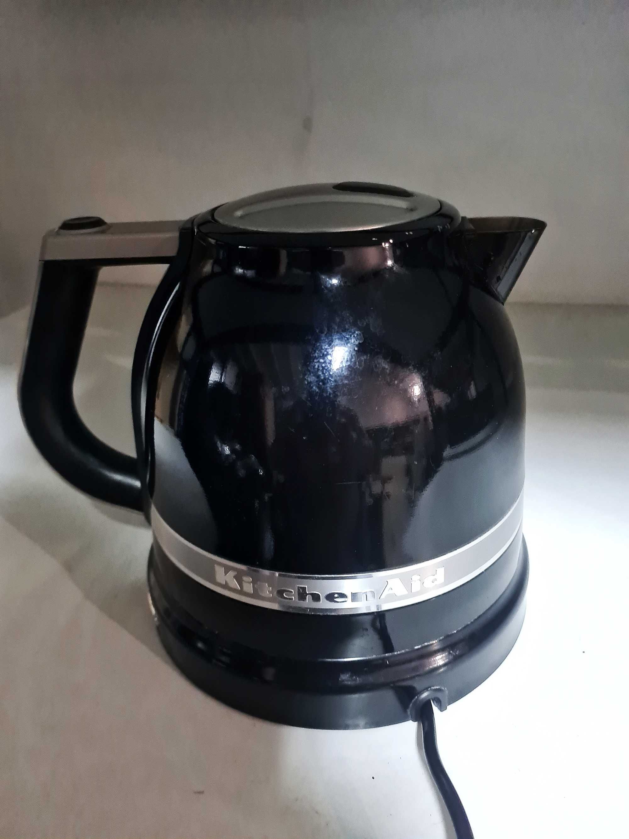 Kultowy czajnik KitchenAid ARTISAN w kolorze czarnym