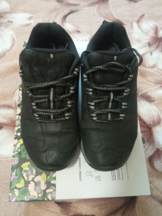 Кроссовки Merrell и Calvin Klein.