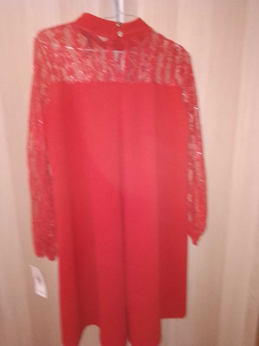 Vestido vermelho novo com etiqueta, para o Natal