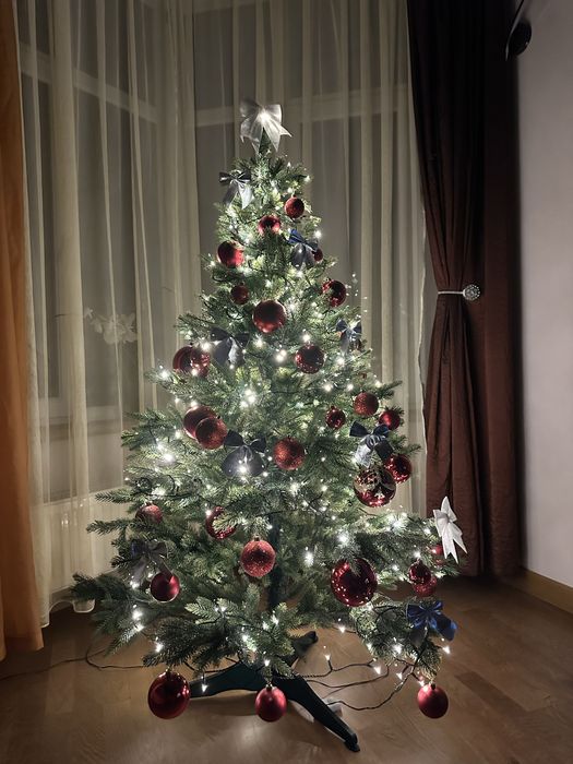 Штучна якісна ялинка