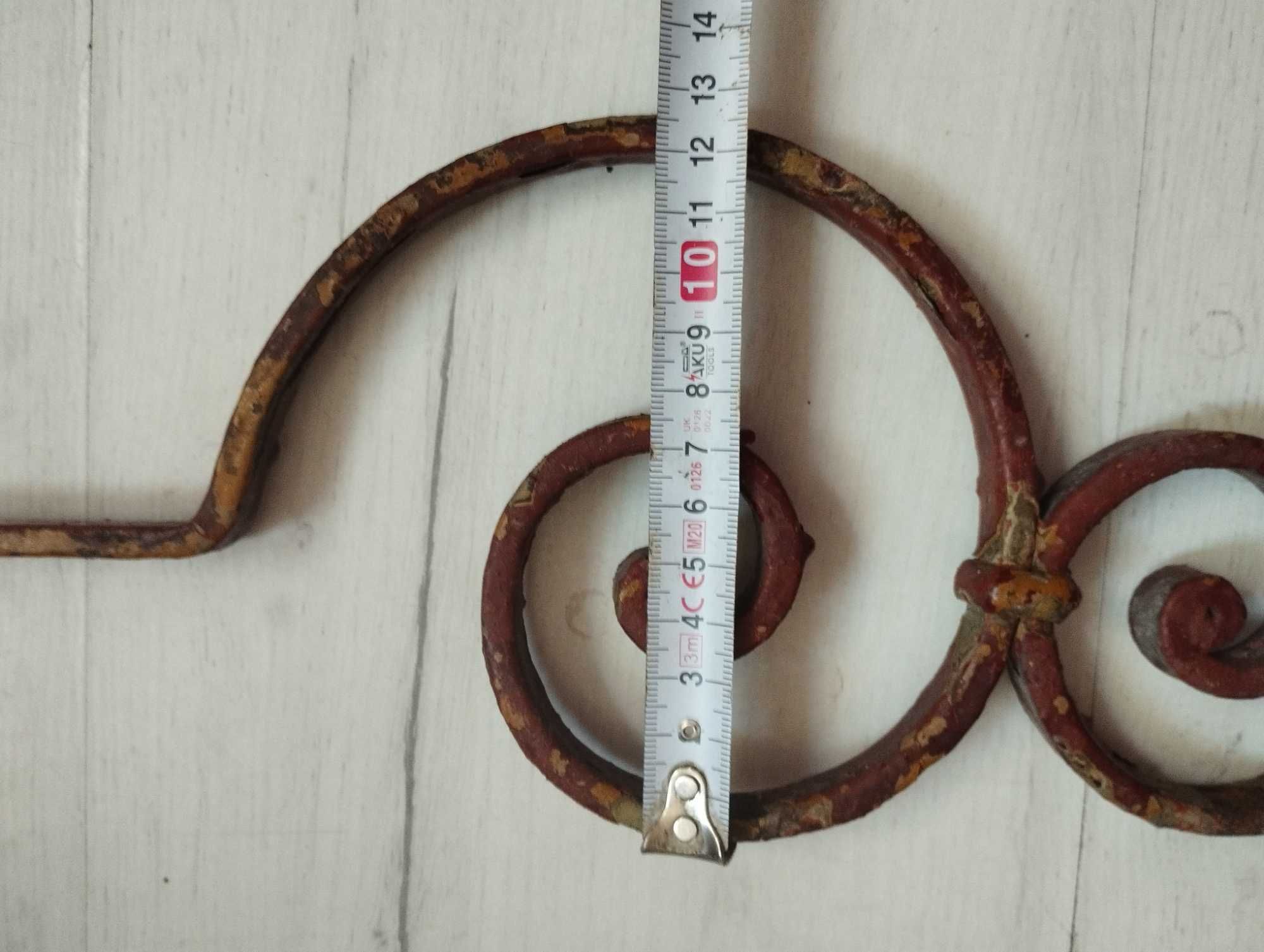 Stare elementów kute metalowe ozdobne