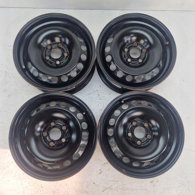 Felgi Stalowe Accuride 5,5j 15" 5x100 Et40 V
