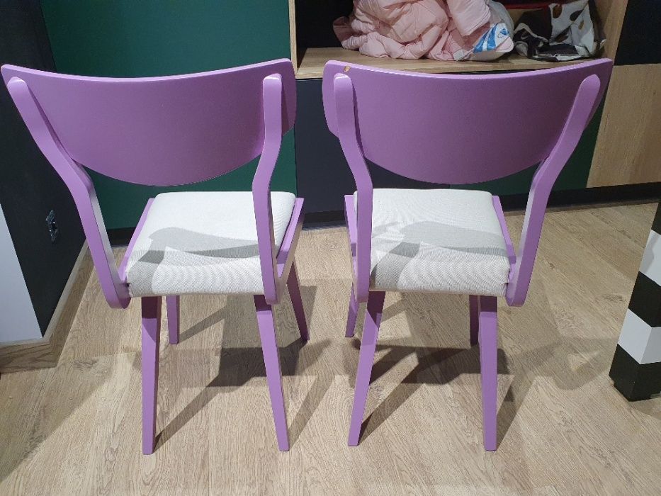 Komplet dwa korzesła po renowacji.