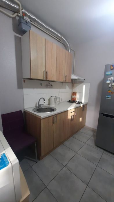 Продам хорошую однокомнатную Жк 7 Небо! Средний этаж! Укомплектована!