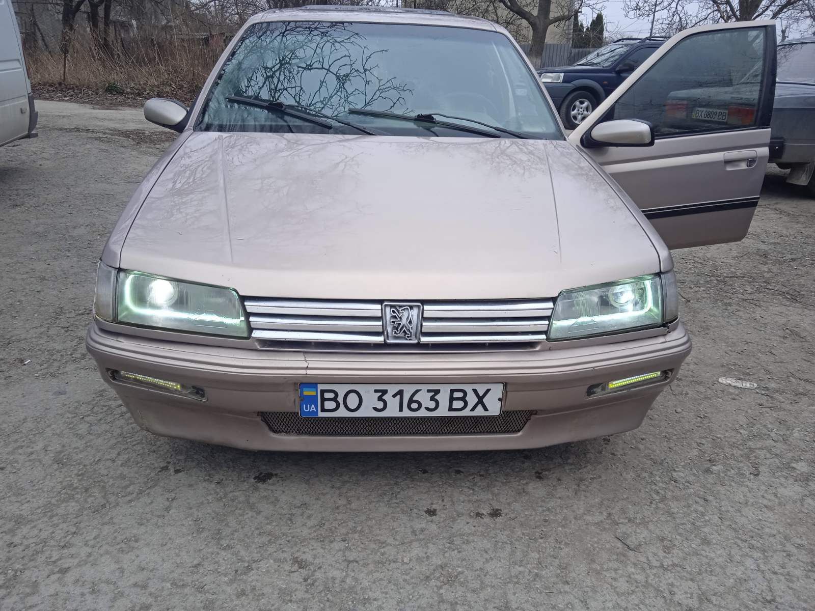 Машина Peugeot 605