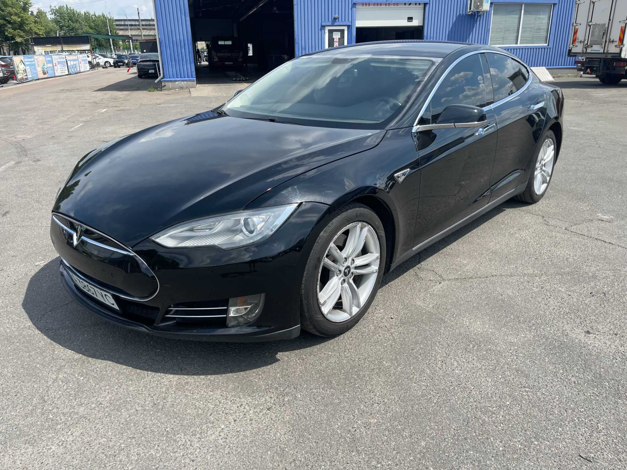 Продам Tesla S 2014 рік