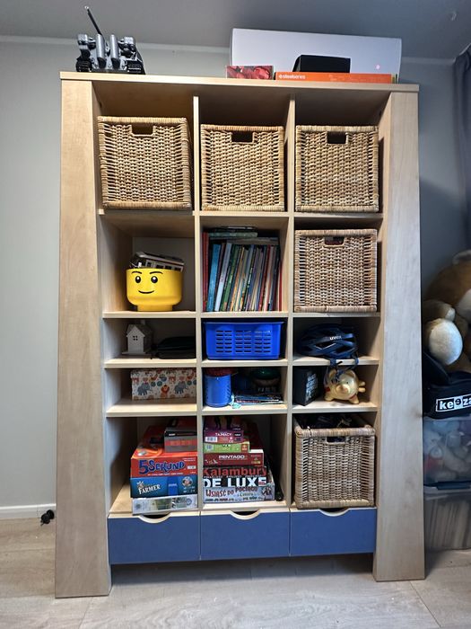 Regał do pokoju dzieciecego/młodzieżowego