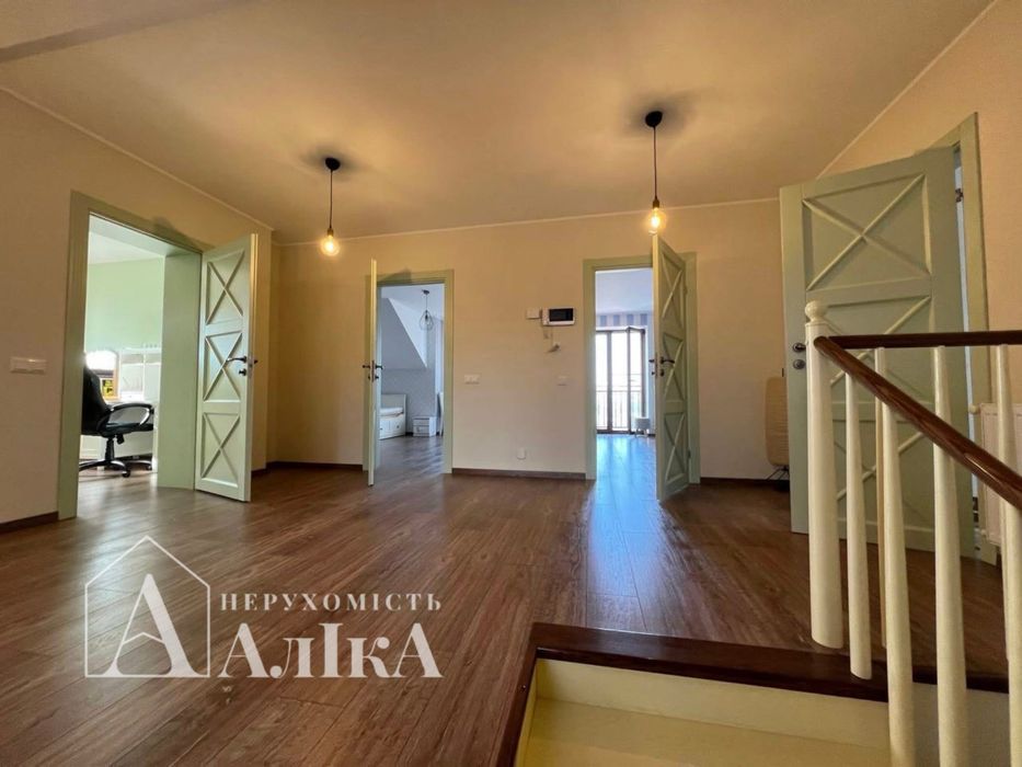 Продам будинок мрії з басейном та неймовірним видом на каньйон