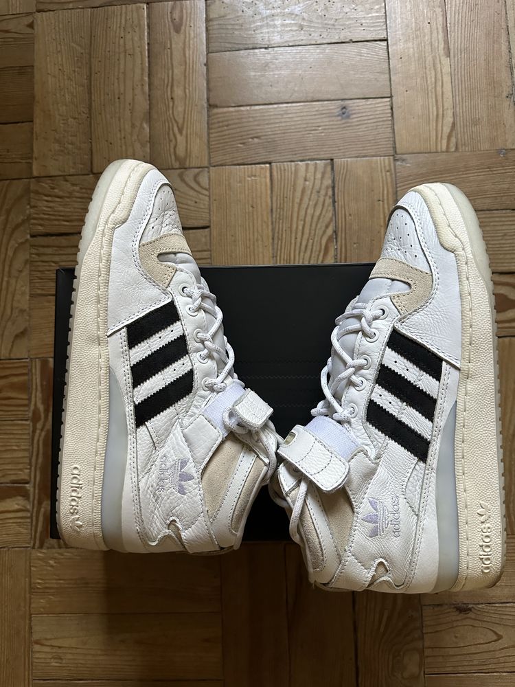 Adidas forum mid ivy park colab brancos e pretos