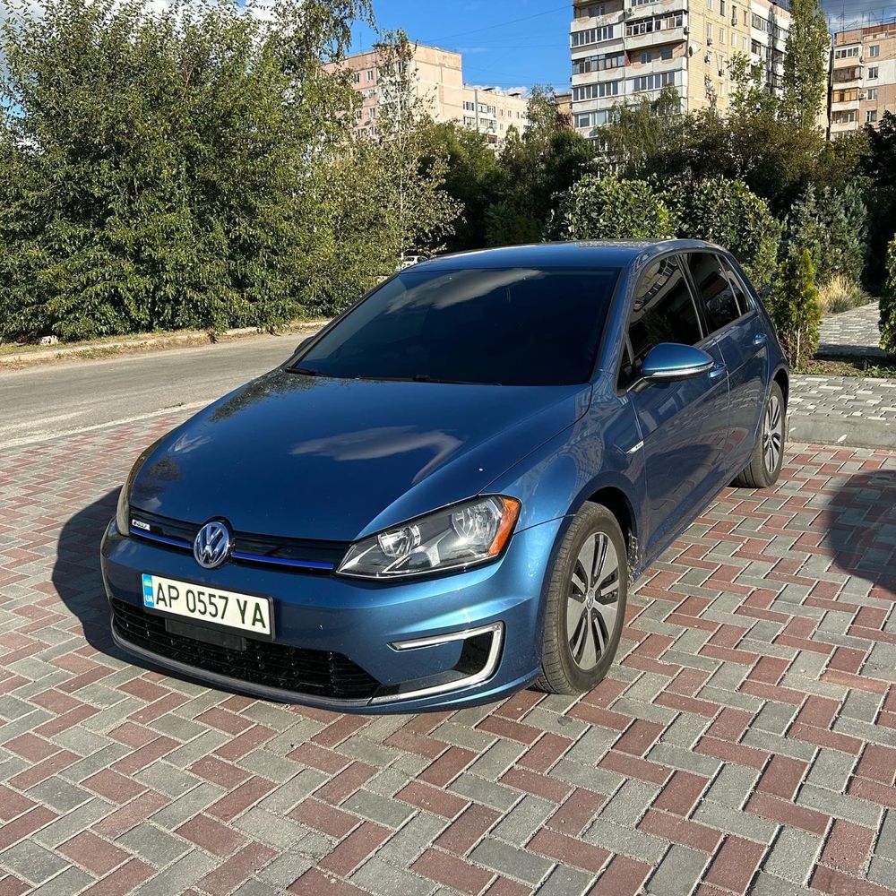 Volkswagen e-golf (без подкрасов, пробег 57 тыс). Гольф электро.